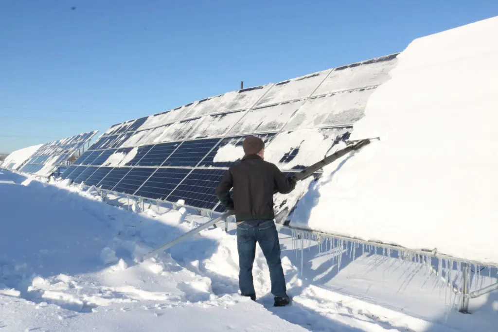 What Happens When There's Snow on Solar Panels? (2024) - EcoWatch