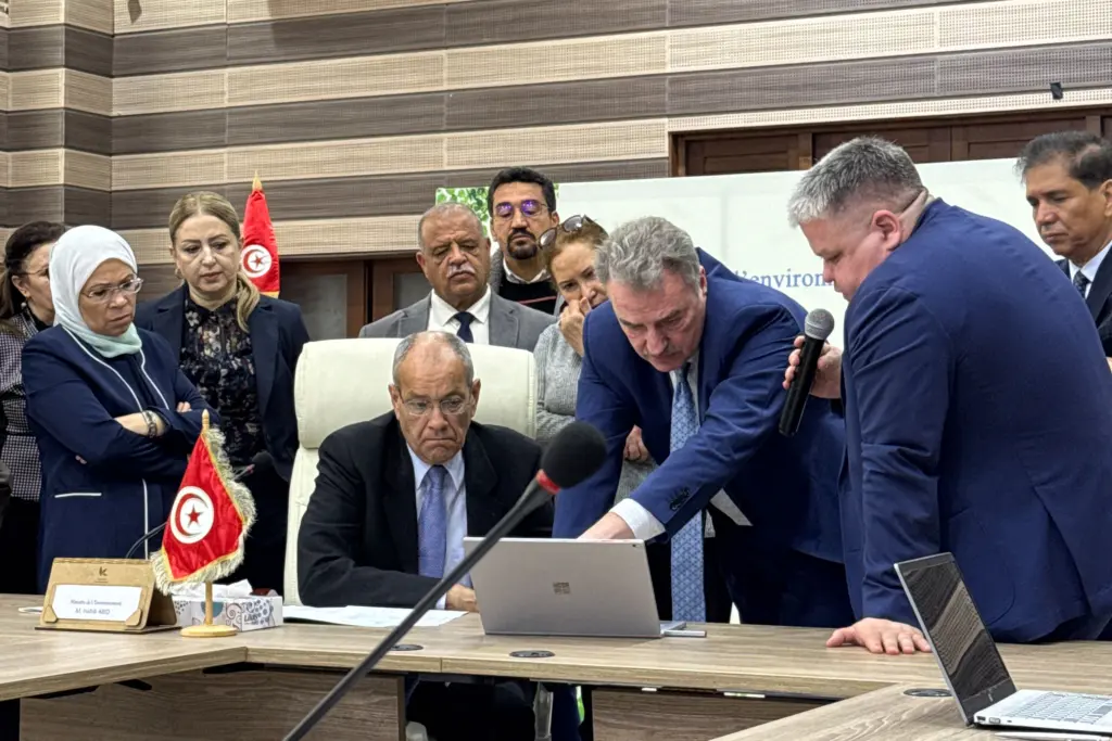 Minister receives explanations from WTEI's Management Board Member.