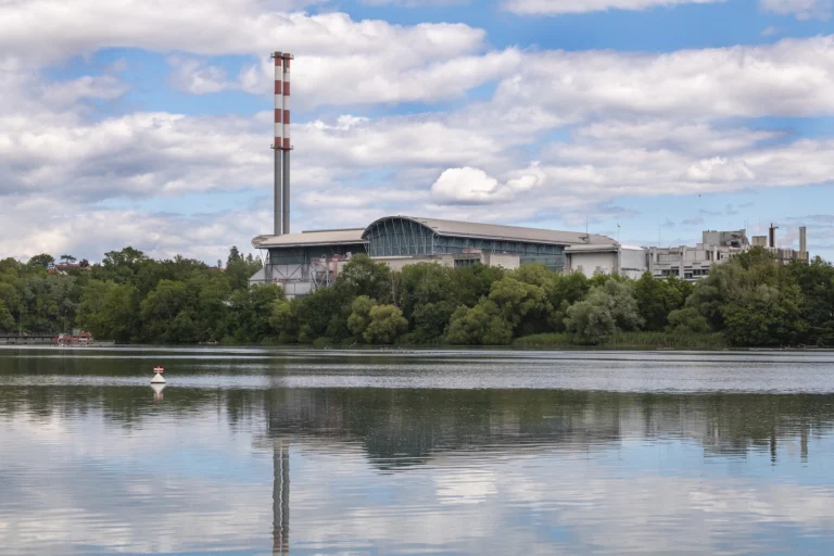 Cheneviers waste-to-energy facility in Aire-la-Ville near Geneva